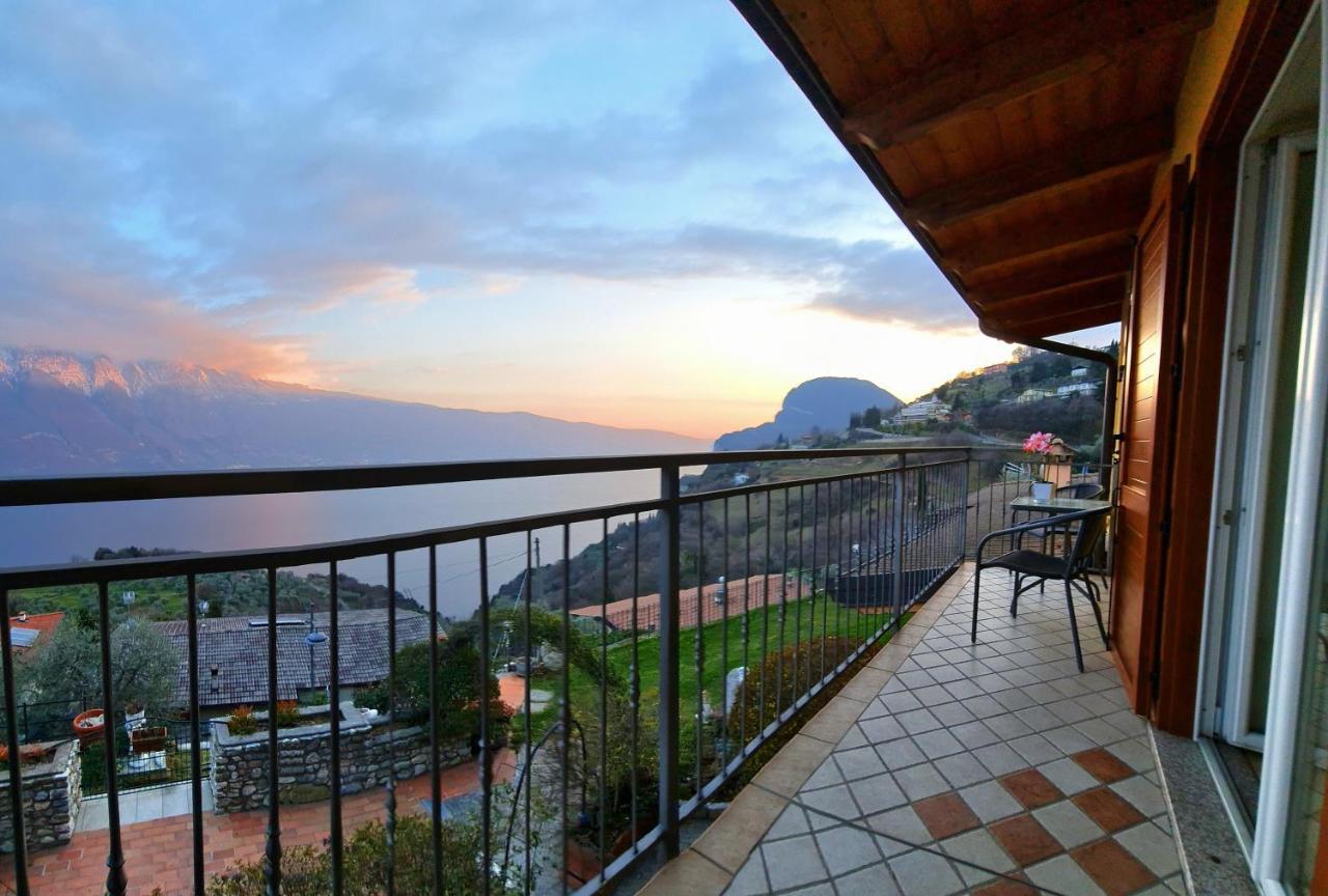 Casa Elka Residence Lake View And Pool By Garda Domus Mea Pieve  ภายนอก รูปภาพ