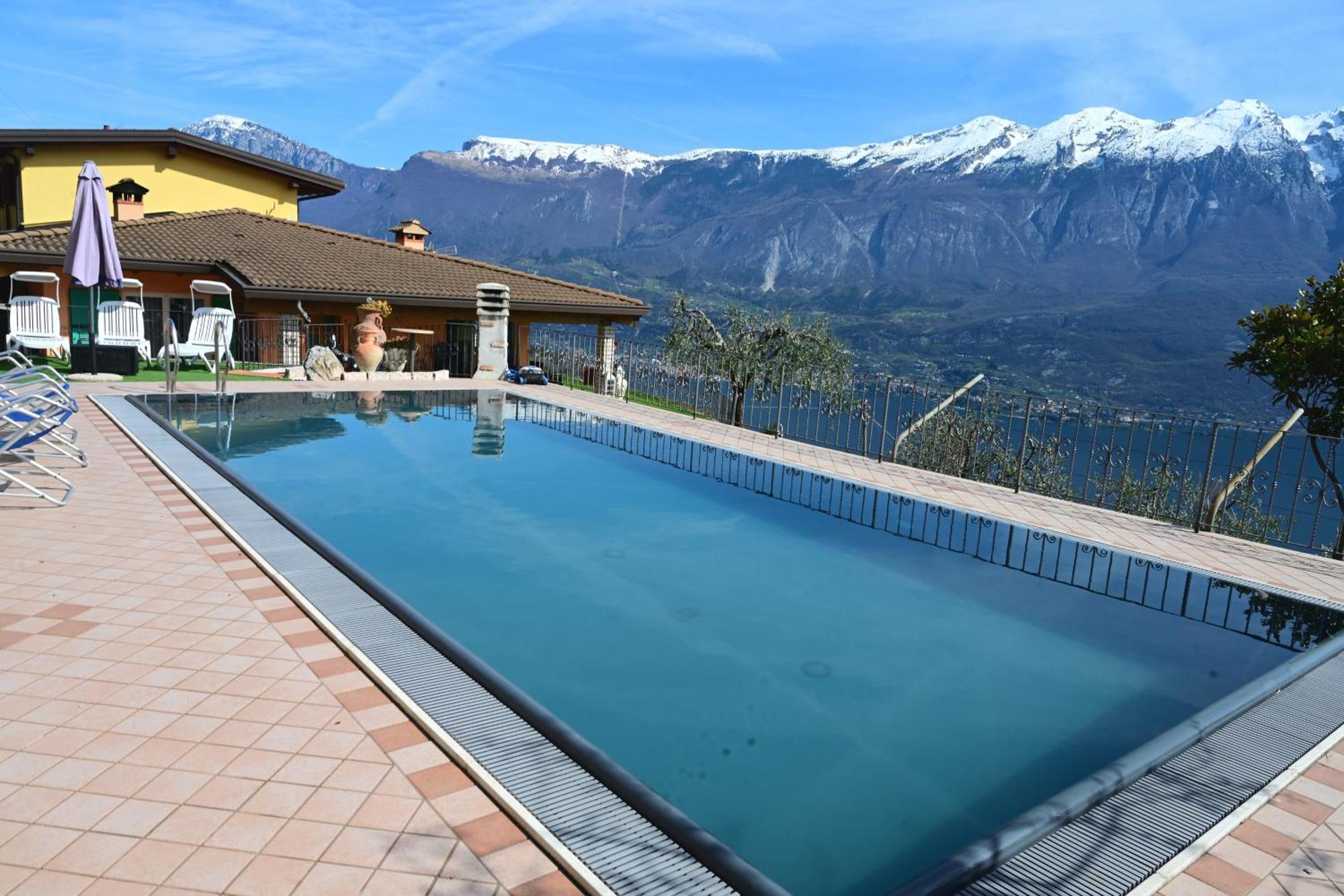 Casa Elka Residence Lake View And Pool By Garda Domus Mea Pieve  ภายนอก รูปภาพ